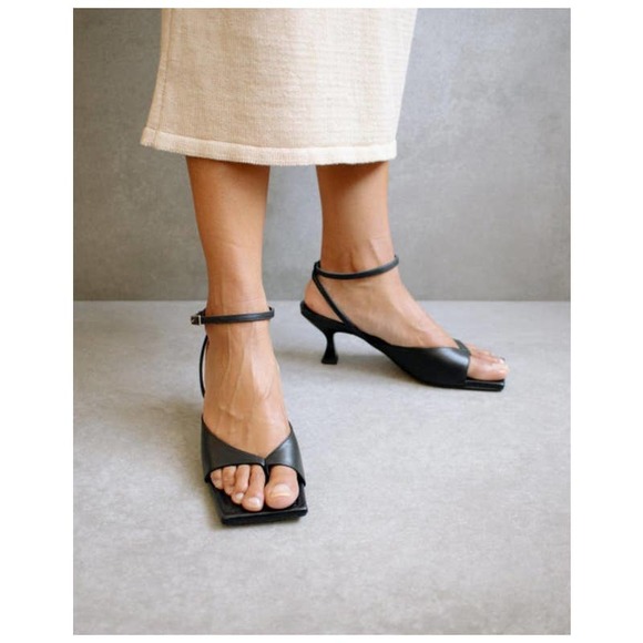 alohas Shoes - ALOHAS Martini Black Leather Ankle Strapped Heel Sandal Size 38 Missing Strap